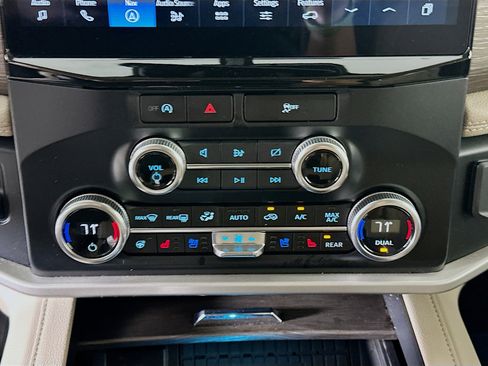 Used 2024 Ford Expedition Max Limited image 23