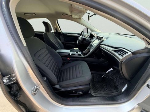 Used 2017 Ford Fusion SE w/ Fusion SE Technology Package FWD image 28