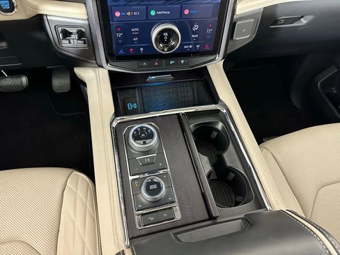 Used 2023 Ford Expedition Platinum image 19