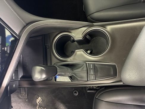 Used 2024 Toyota Camry SE image 21