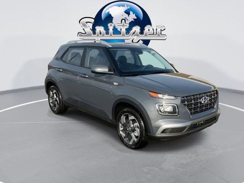 New 2025 Hyundai Venue SEL image 2