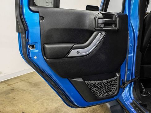 Used 2015 Jeep Wrangler Unlimited Sahara w/ Connectivity Group AWD/4WD image 39