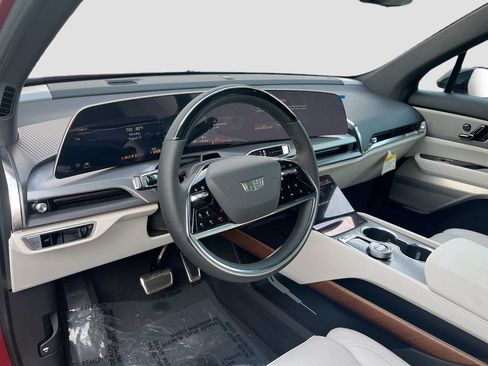 New 2026 Cadillac Vistiq Luxury w/ LPO, Floor Liner Package AWD/4WD image 9