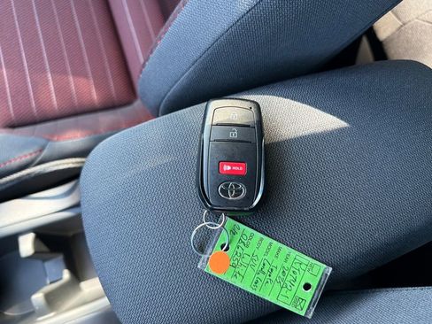 Used 2025 Toyota Corolla Cross AWD Hybrid w/ Moonroof Package image 28