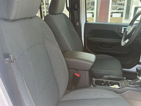 Used 2024 Jeep Wrangler Sahara image 6