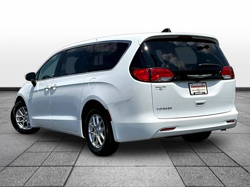 Used 2023 Chrysler Voyager LX FWD image 5