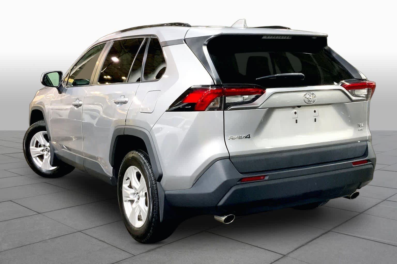 Used 2020 Toyota RAV4 XLE w/ Convenience Package AWD/4WD image 12