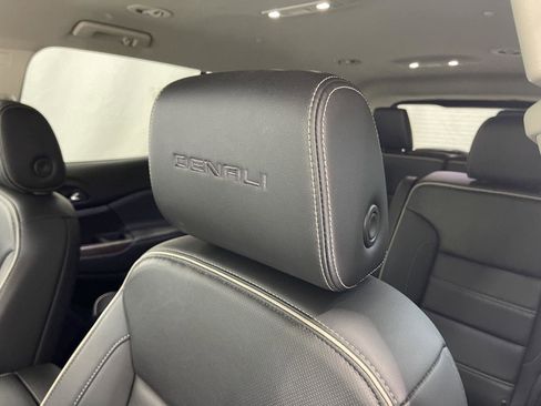 Used 2023 GMC Acadia Denali w/ Denali Technology Package image 5