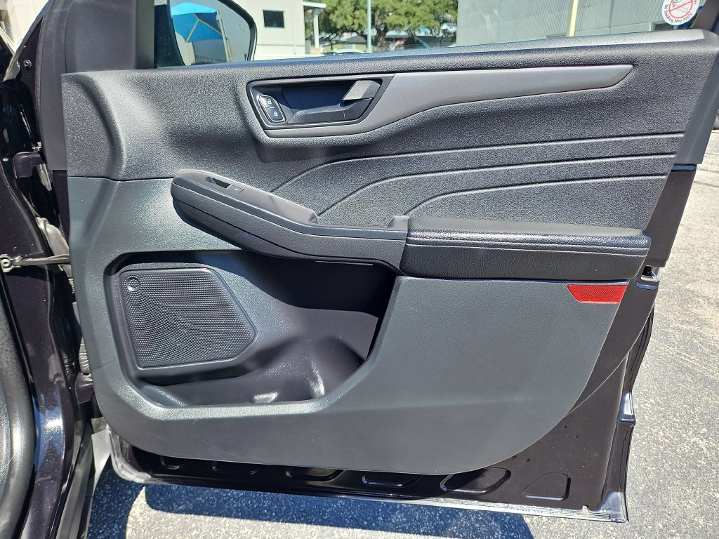 Used 2025 Ford Escape Active AWD/4WD image 31
