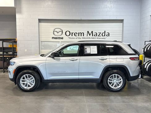 Used 2023 Jeep Grand Cherokee Laredo X AWD/4WD image 25