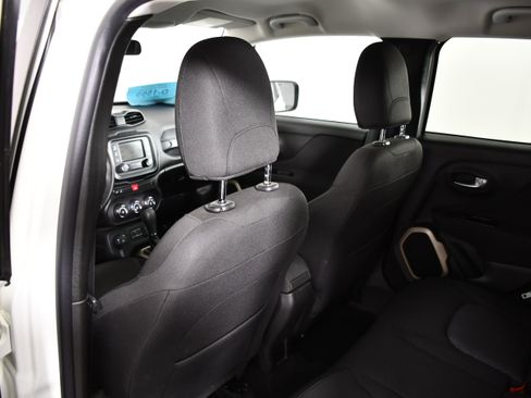 Used 2015 Jeep Renegade Latitude w/ Cold Weather Group II AWD/4WD image 47