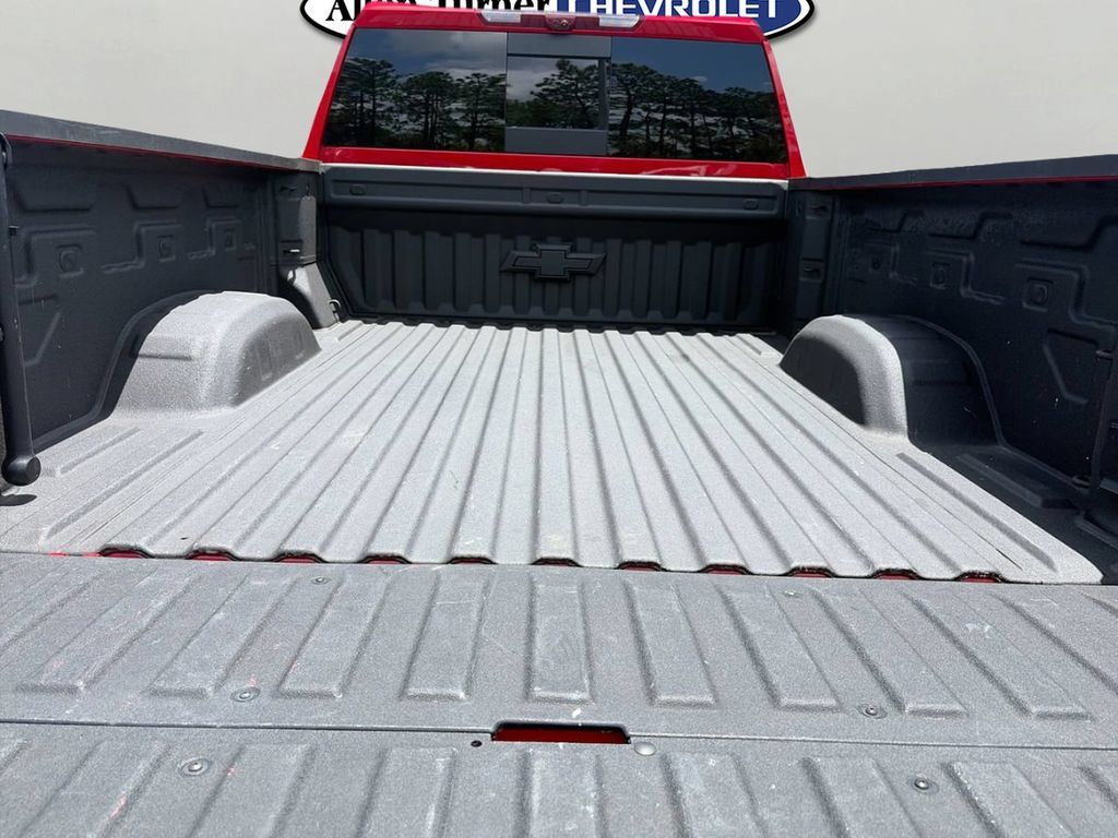 Used 2025 Chevrolet Silverado 2500 ZR2 w/ Technology Package AWD/4WD image 7