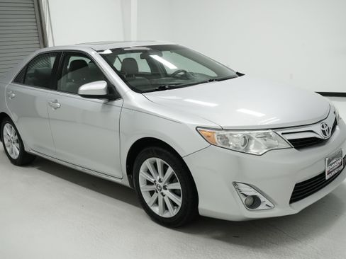 Used 2014 Toyota Camry XLE image 3