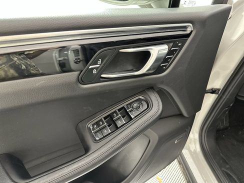 Used 2023 Porsche Macan AWD/4WD image 13