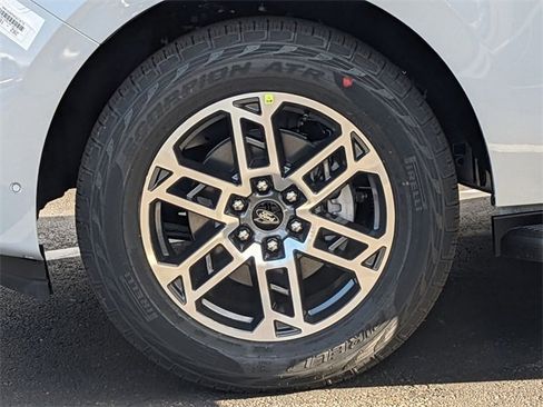 New 2025 Ford Expedition Active image 28