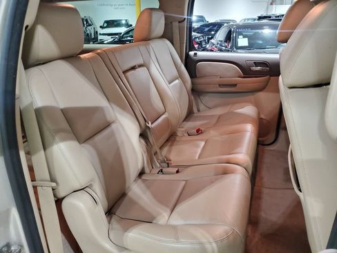 Used 2011 Chevrolet Suburban LTZ AWD/4WD image 22