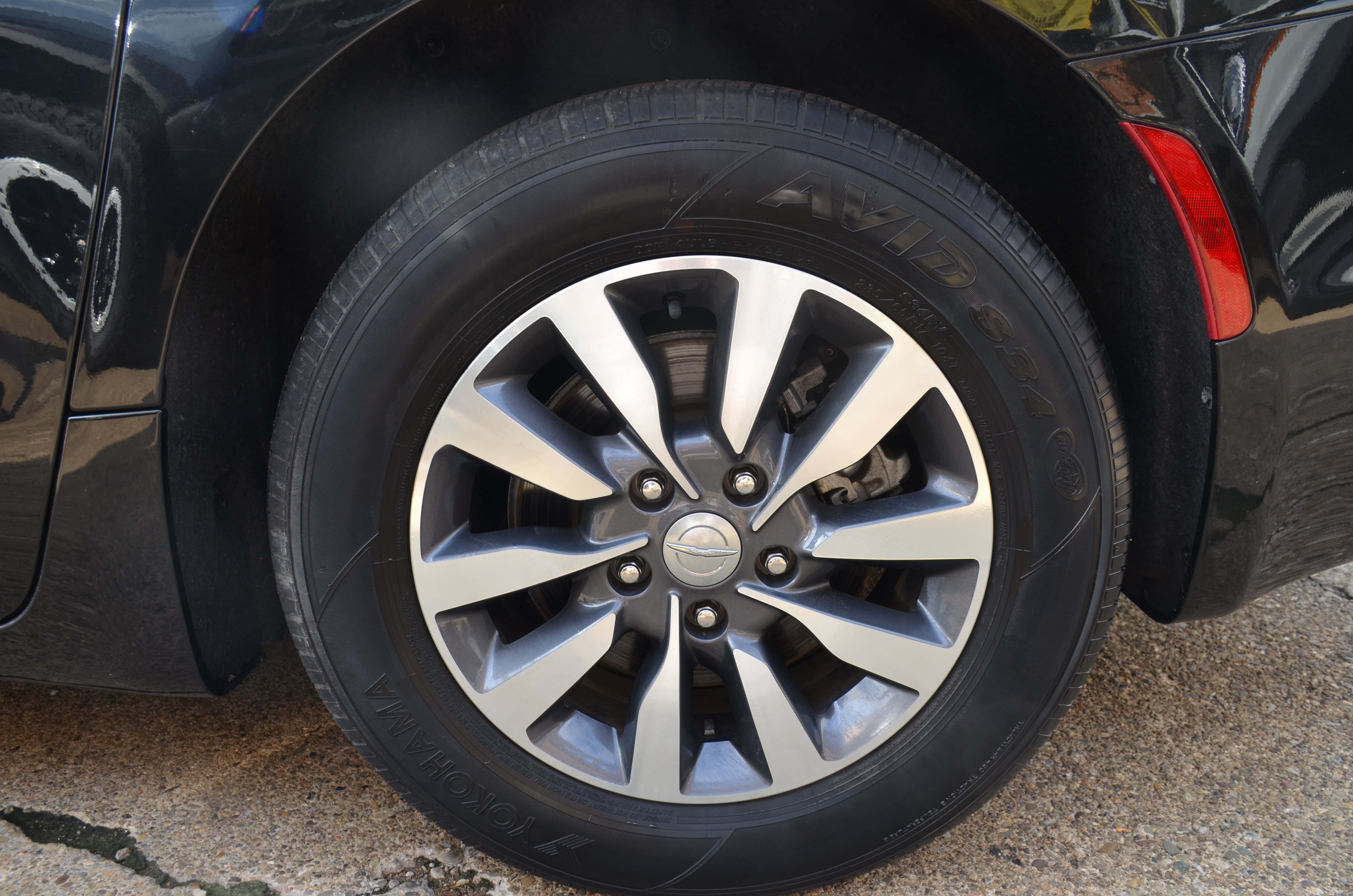 Used 2020 Chrysler Pacifica Touring-L Plus FWD image 14