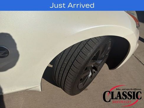 Used 2018 Nissan 370Z Roadster image 11