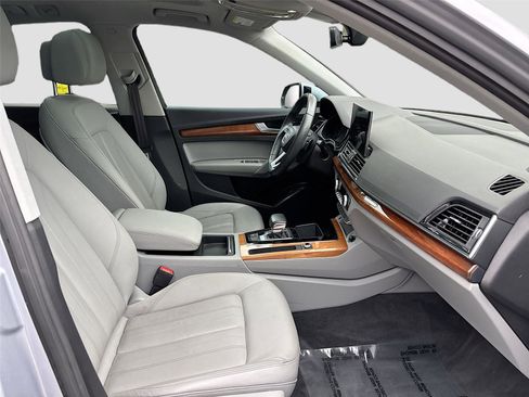 Used 2022 Audi Q5 2.0T Premium w/ Convenience Package image 31