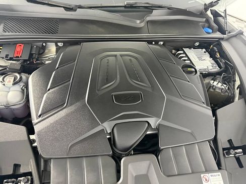 Used 2024 Porsche Cayenne AWD/4WD image 34