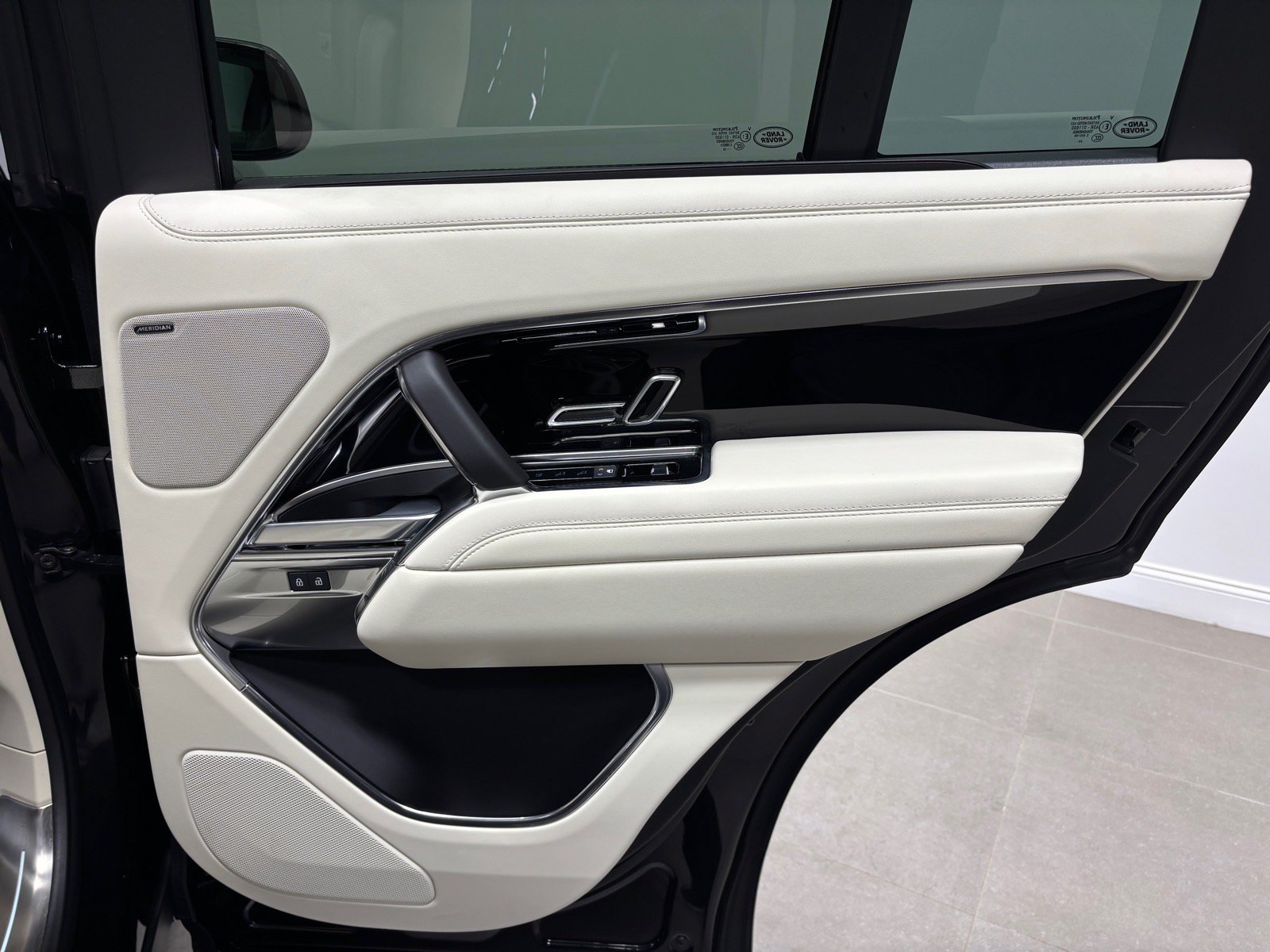 Used 2026 Land Rover Range Rover SE AWD/4WD image 37