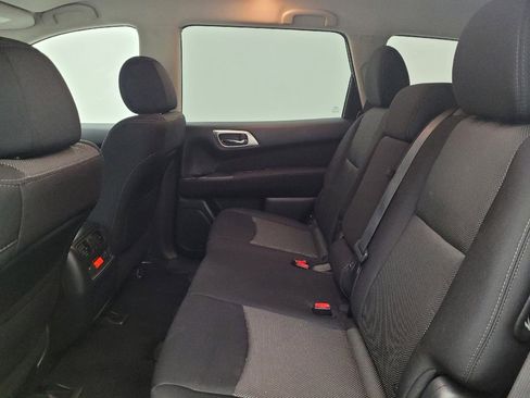 Used 2017 Nissan Pathfinder SV AWD/4WD image 18