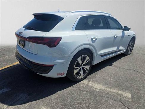Used 2024 Audi Q8 e-tron Premium Plus w/ Premium Plus Package AWD/4WD image 3