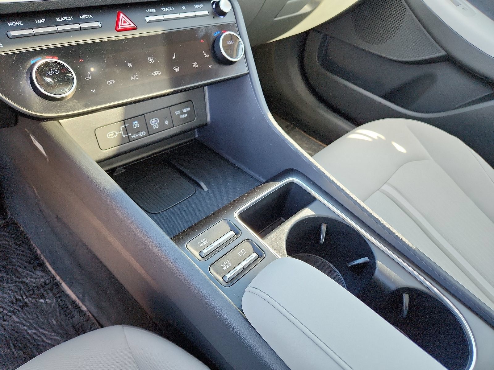 New 2024 Hyundai Sonata SEL w/ Convenience Package FWD image 17
