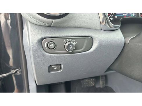 Used 2019 Chevrolet Blazer LT image 19