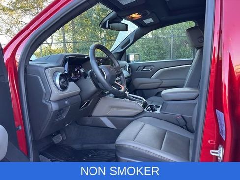 Used 2025 Chevrolet Colorado ZR2 w/ Technology Package image 15