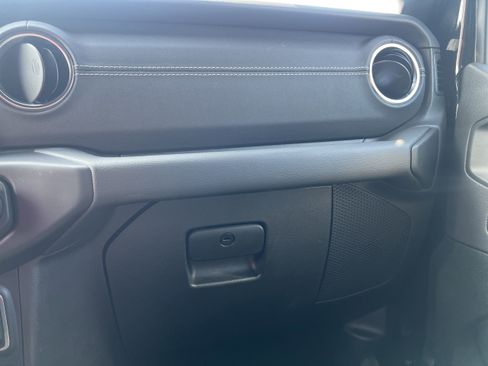 Used 2022 Jeep Wrangler Unlimited Sahara w/ Cold Weather Group image 18