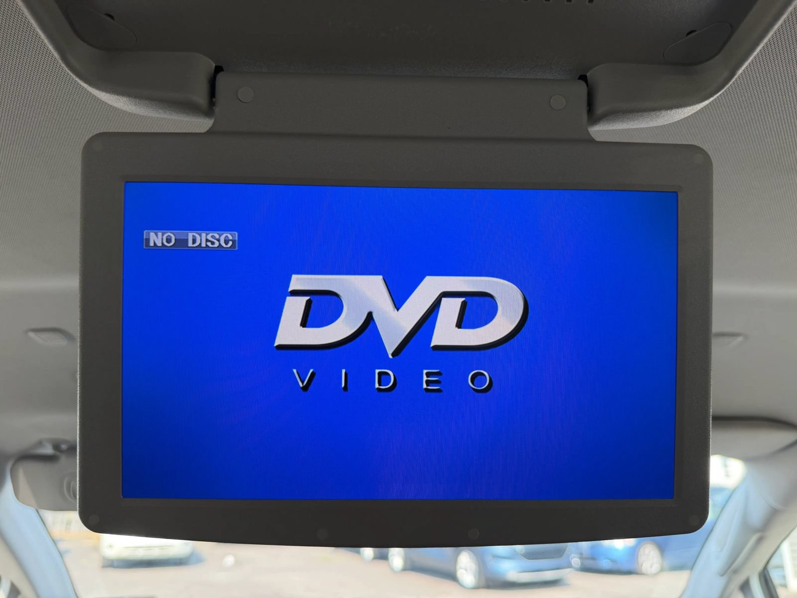 Used 2020 Chrysler Pacifica Touring w/ Tire & Wheel Group FWD image 32