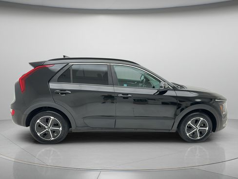 Used 2024 Kia Niro EX w/ EX Cold Weather Package FWD image 6