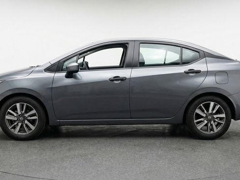 Used 2025 Nissan Versa SV image 5