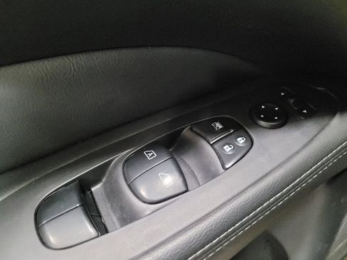 Used 2020 Nissan Pathfinder SL AWD/4WD image 27