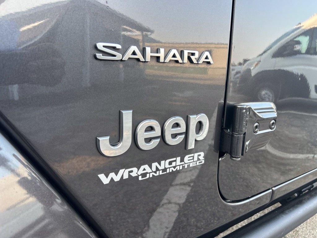 Used 2022 Jeep Wrangler Unlimited Sahara w/ LED Lighting Group AWD/4WD image 19