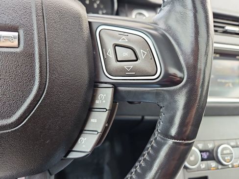 Used 2019 Land Rover Range Rover Evoque image 12