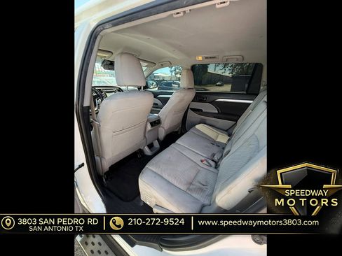 Used 2019 Toyota Highlander LE FWD image 9