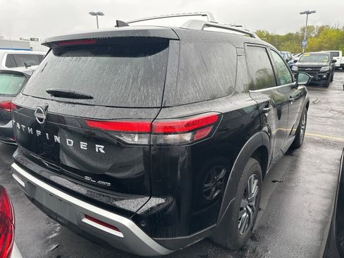 Used 2024 Nissan Pathfinder SL AWD/4WD image 2