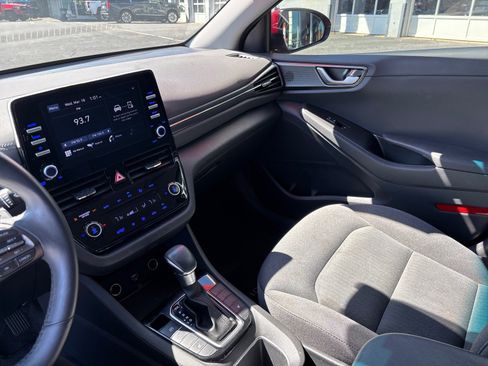 Used 2022 Hyundai Ioniq SE image 28