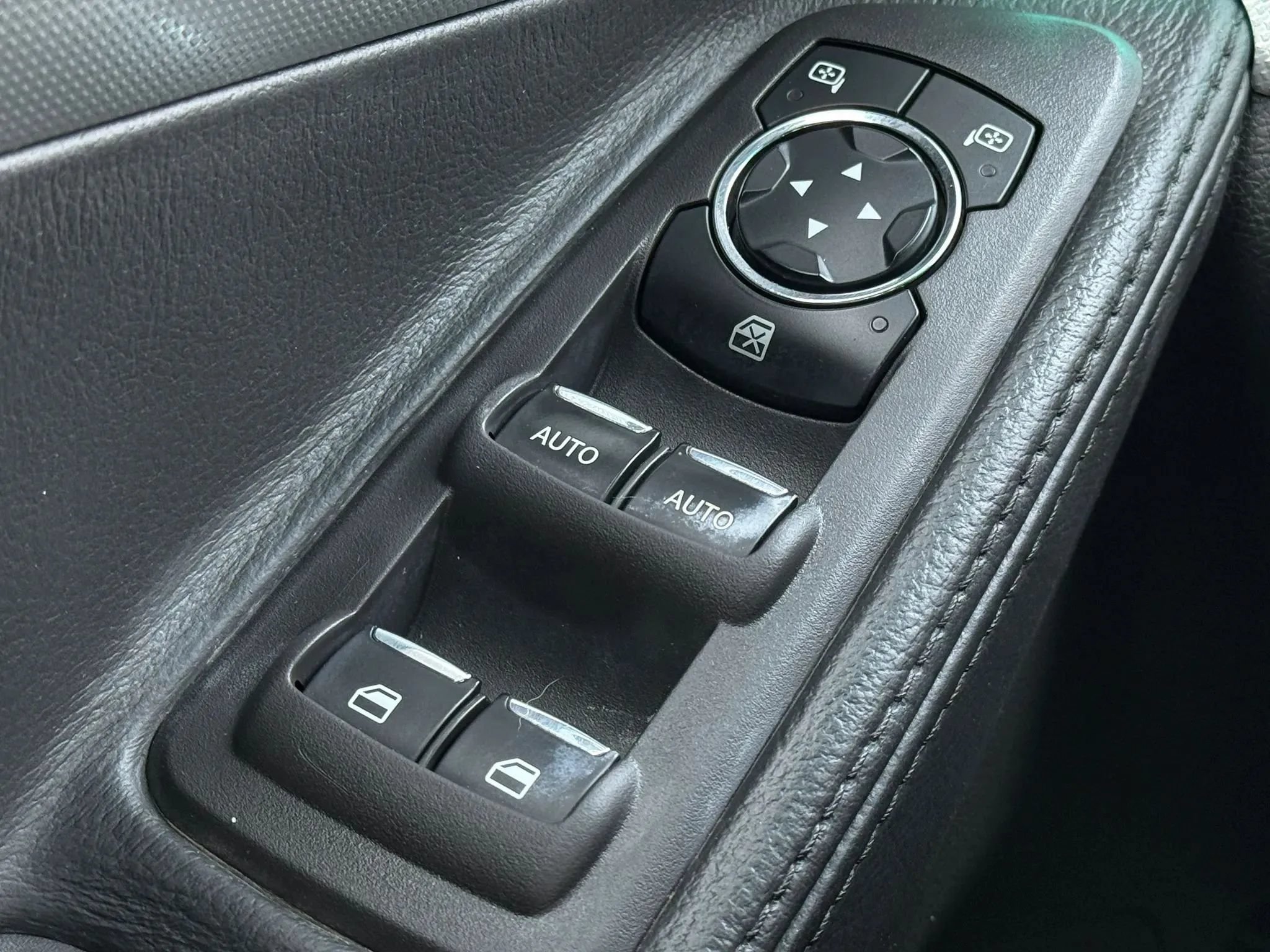 Used 2015 Ford Explorer XLT w/ Equipment Group 201A AWD/4WD image 23