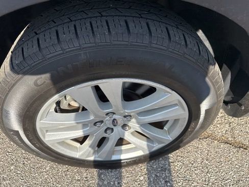 Used 2018 Ford Explorer XLT w/ Equipment Group 202A image 13