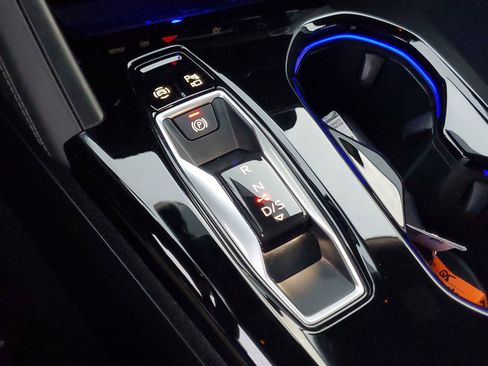 Used 2025 Audi Q5 Premium w/ Convenience Package image 31