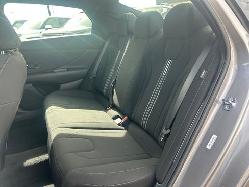 Used 2025 Hyundai Elantra SEL FWD image 23
