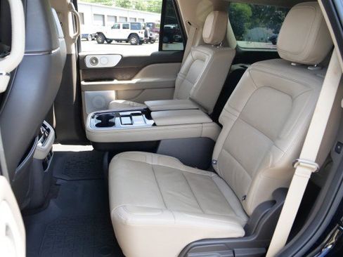 Used 2023 Lincoln Navigator Reserve AWD/4WD image 32