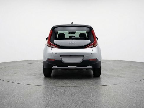 Used 2025 Kia Soul LX w/ LX Technology Package FWD image 7