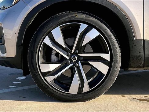 Used 2023 Volvo XC40 B4 Plus w/ Protection Package Premier image 11