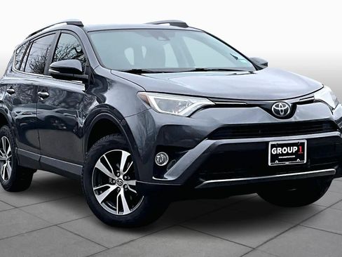 Used 2018 Toyota RAV4 XLE image 2