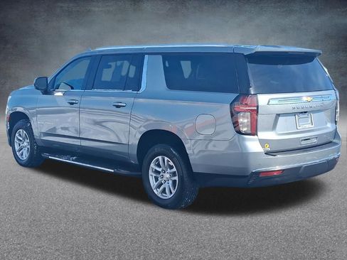 Used 2024 Chevrolet Suburban LT AWD/4WD image 9