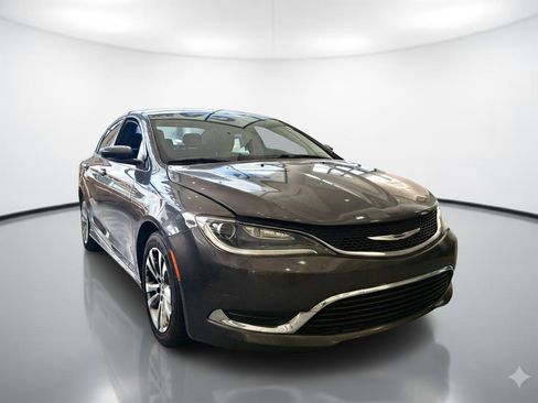 Used 2016 Chrysler 200 Limited image 1